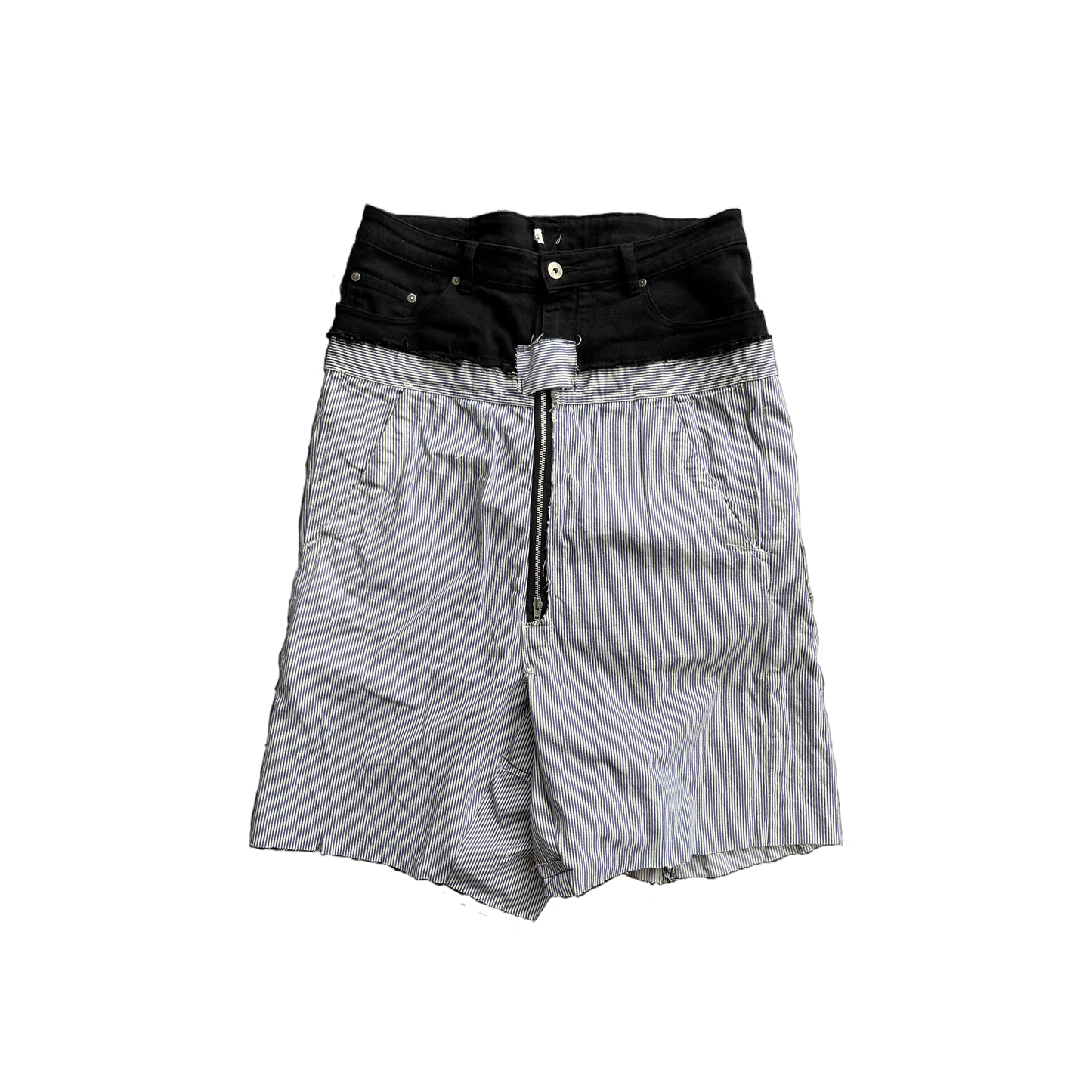 Layered sagging shorts